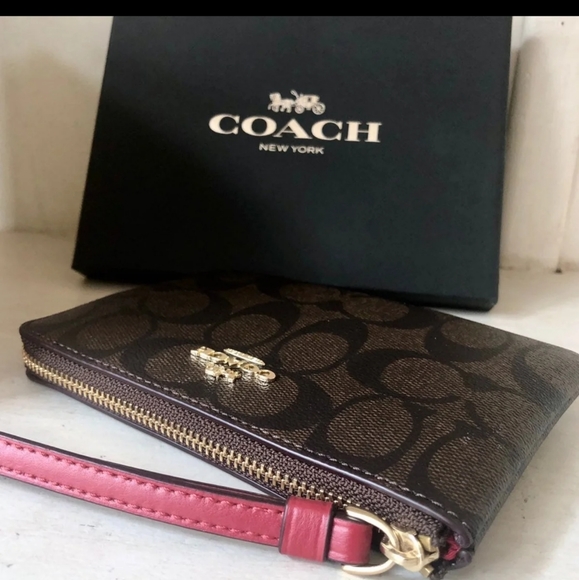 ✅❗️{NEW WITH TAGS}❗️●COACH BOXED WRISTLET ✅ - Picture 9 of 11
